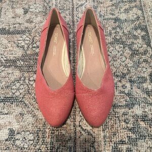 TOMS Women's Coral Flats Size 7 Like New!